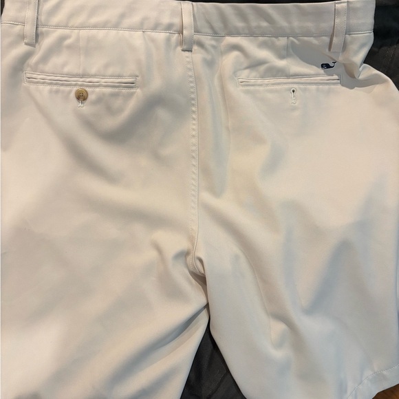 Vineyard Vines Cream Flat Front Men Shorts - Picture 3 of 3